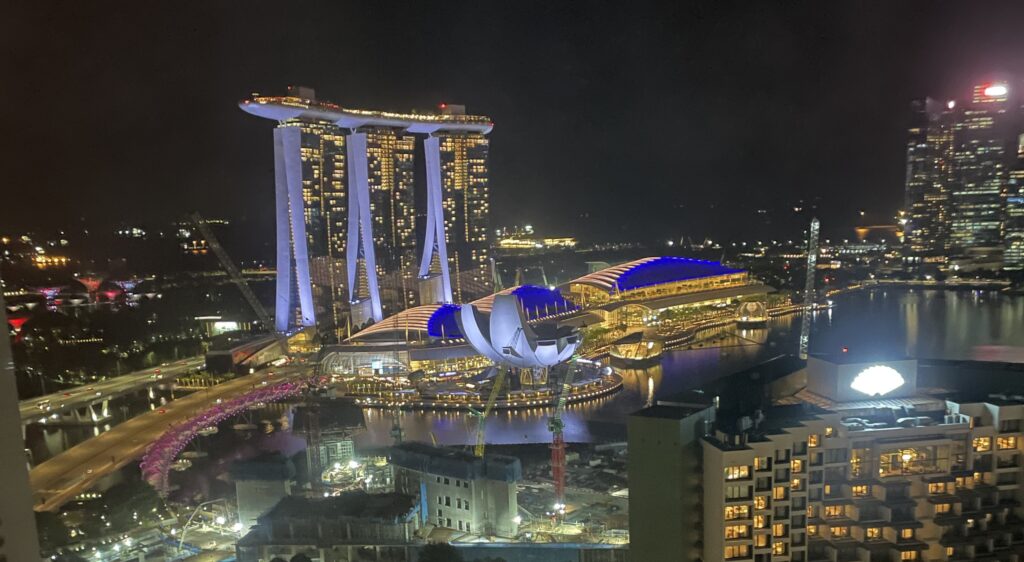 パン パシフィック シンガポールの客室から見えたマリーナベイ・サンズの夜景